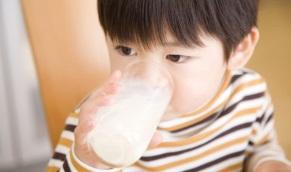 Sữa tươi chỉ dành cho bé trên 1 tuổi